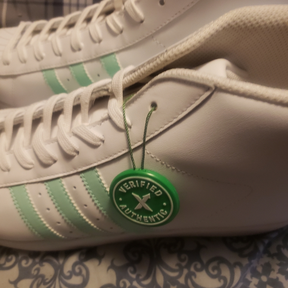 Size 12 mens wore 1 time. See pictures
